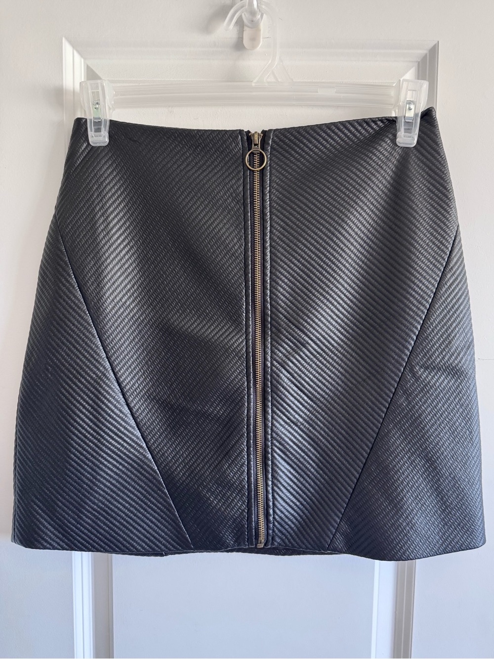 RACHEL Rachel Roy Black Textured Faux Leather Mini Skirt with Front Zip